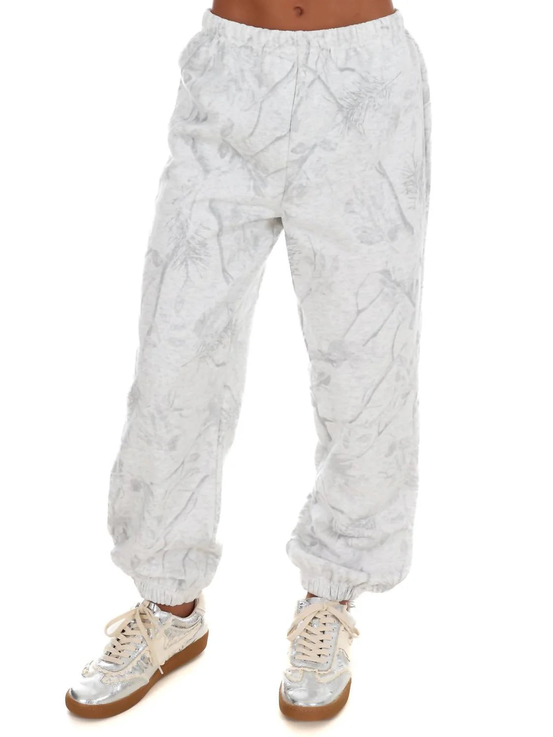 White marble-patterned jogger pants 