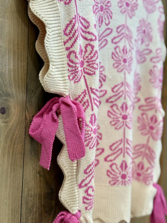 &merci Scallop Edge Sweater Vest