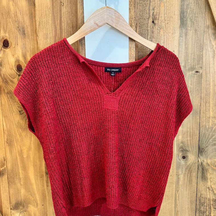 Blu Pepper Split Neck Short Sleeve Knit Pullover