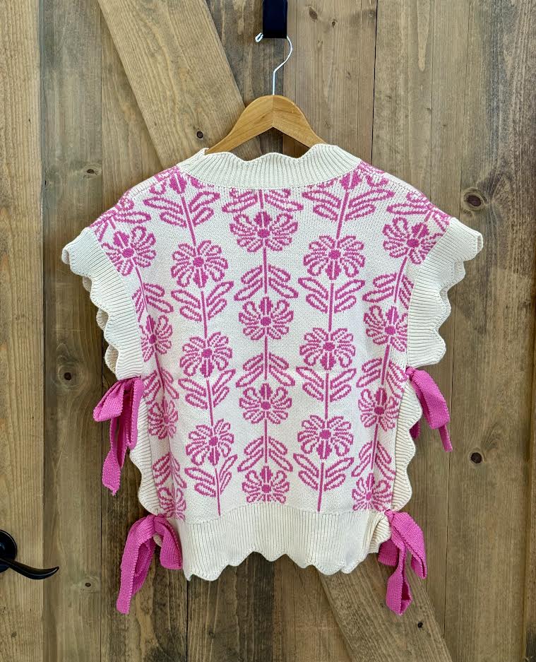 &merci Scallop Edge Sweater Vest