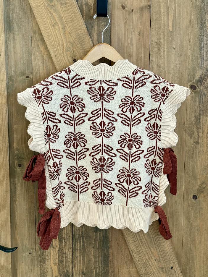 &merci Scallop Edge Sweater Vest