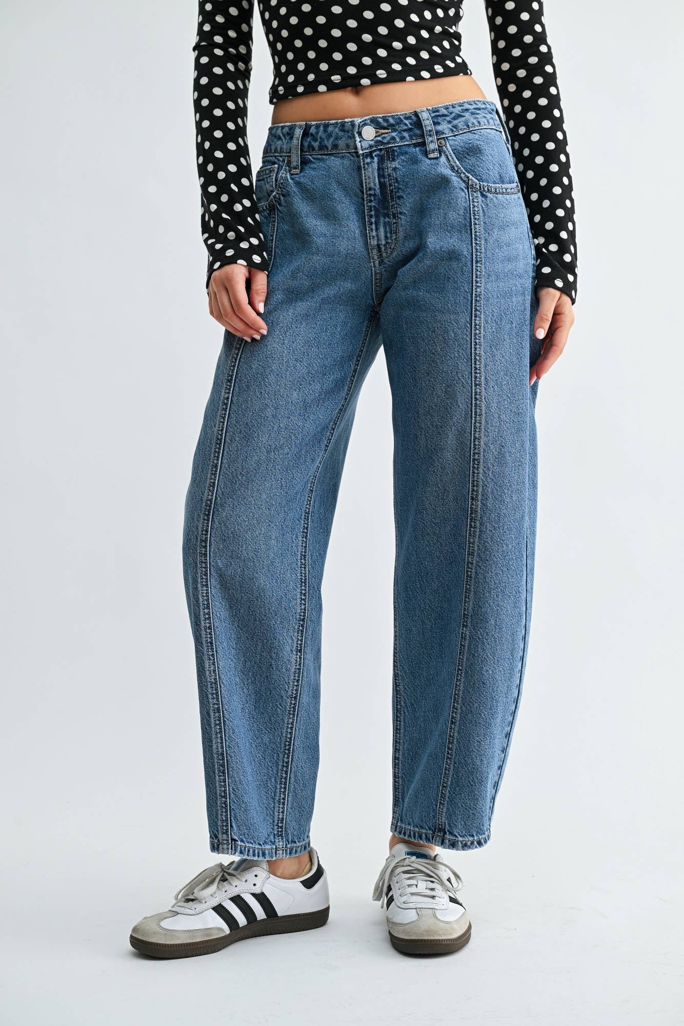 Seamed Mid Rise Barrel Jean