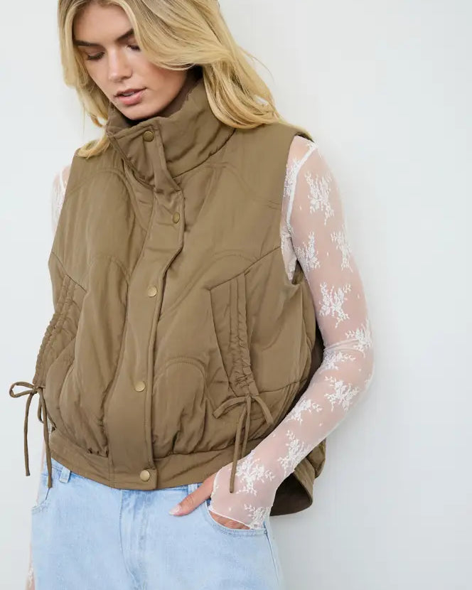 Blu Pepper Wave Quilted Snap-Front Stand Collar Vest - Mocha
