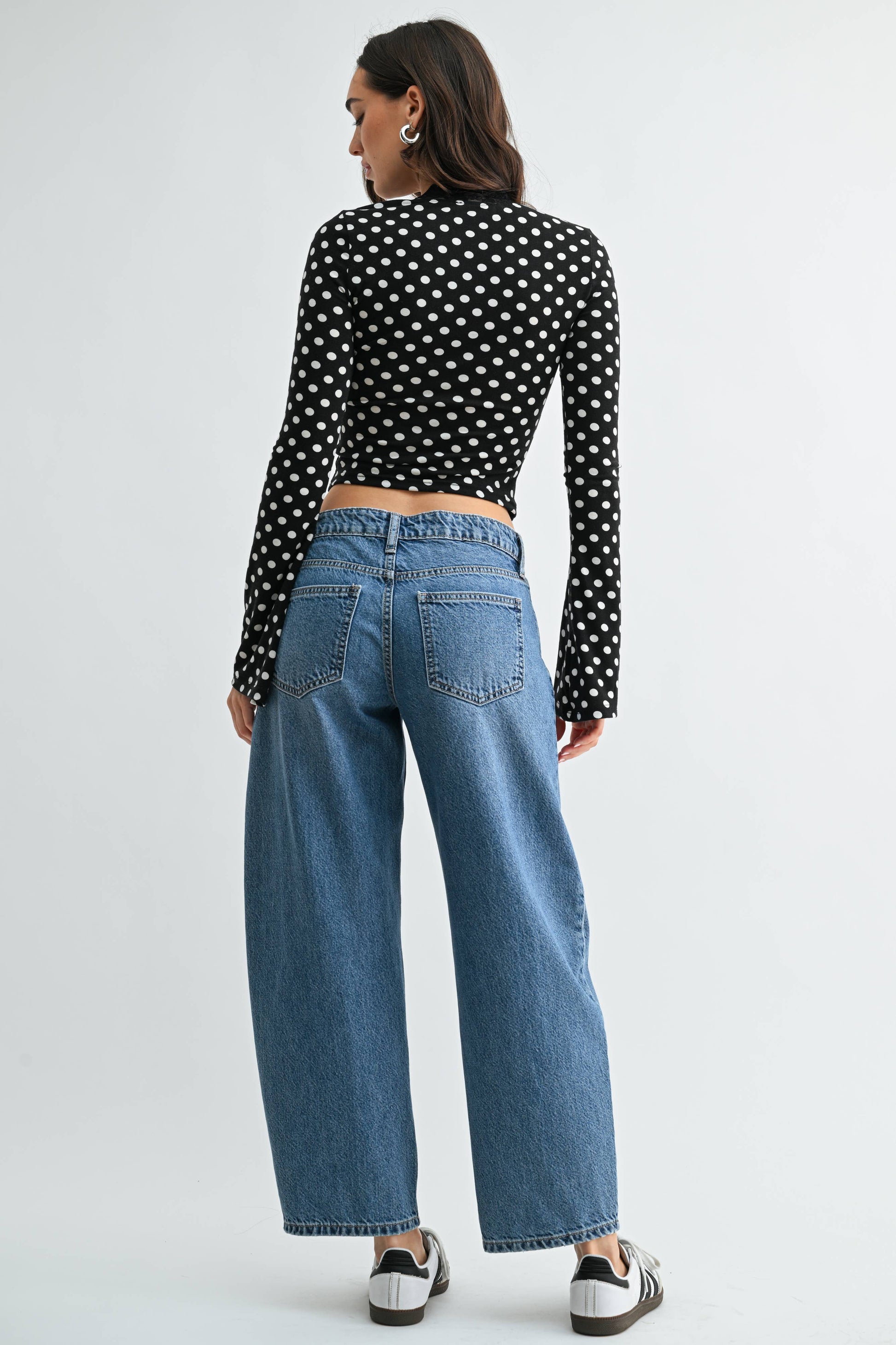Seamed Mid Rise Barrel Jean
