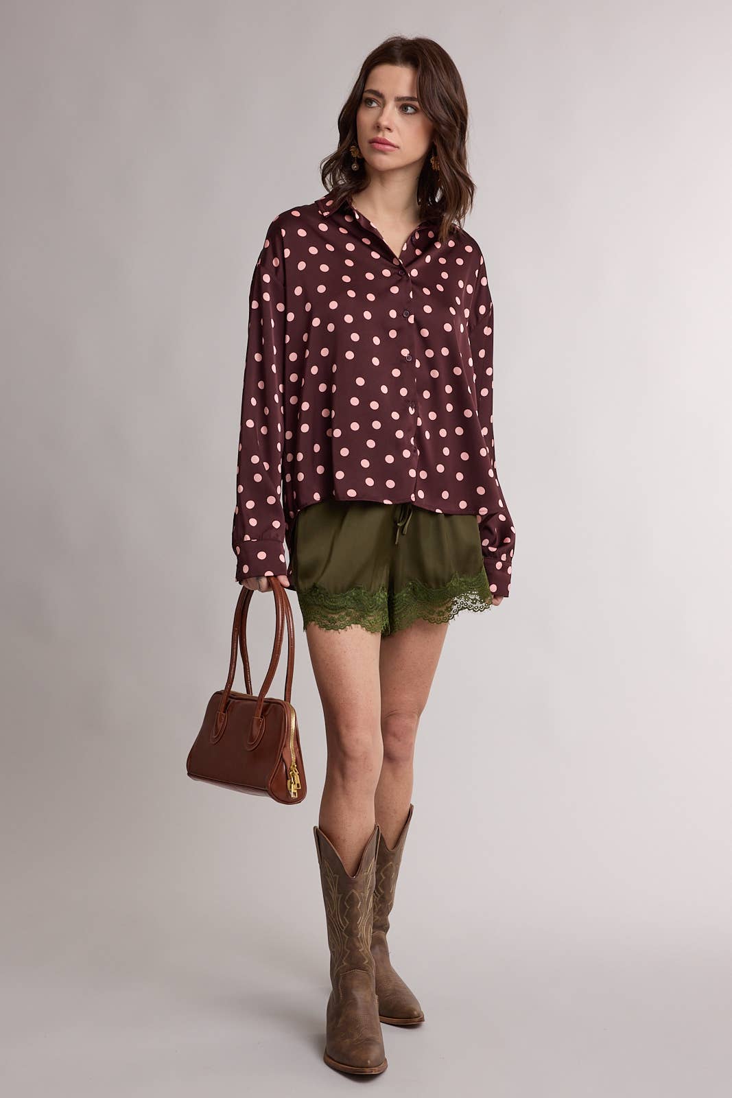 SCALLOP LACE TRIM SATIN SHORTS / WL26-12795