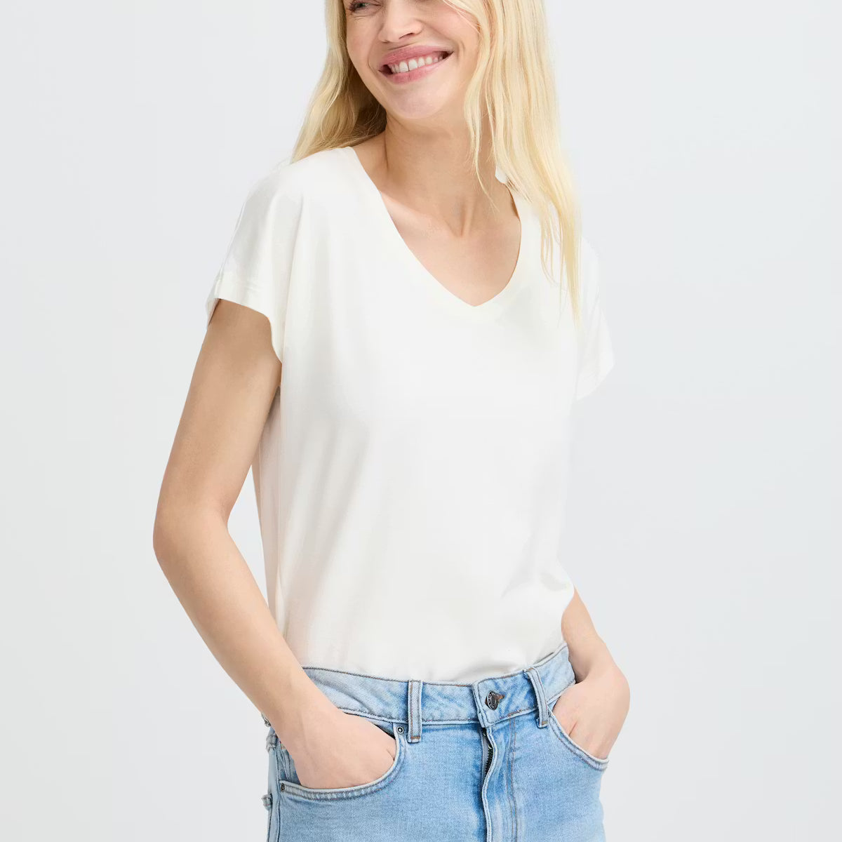 BYPAMILA Modern V-Neck Essential Tee