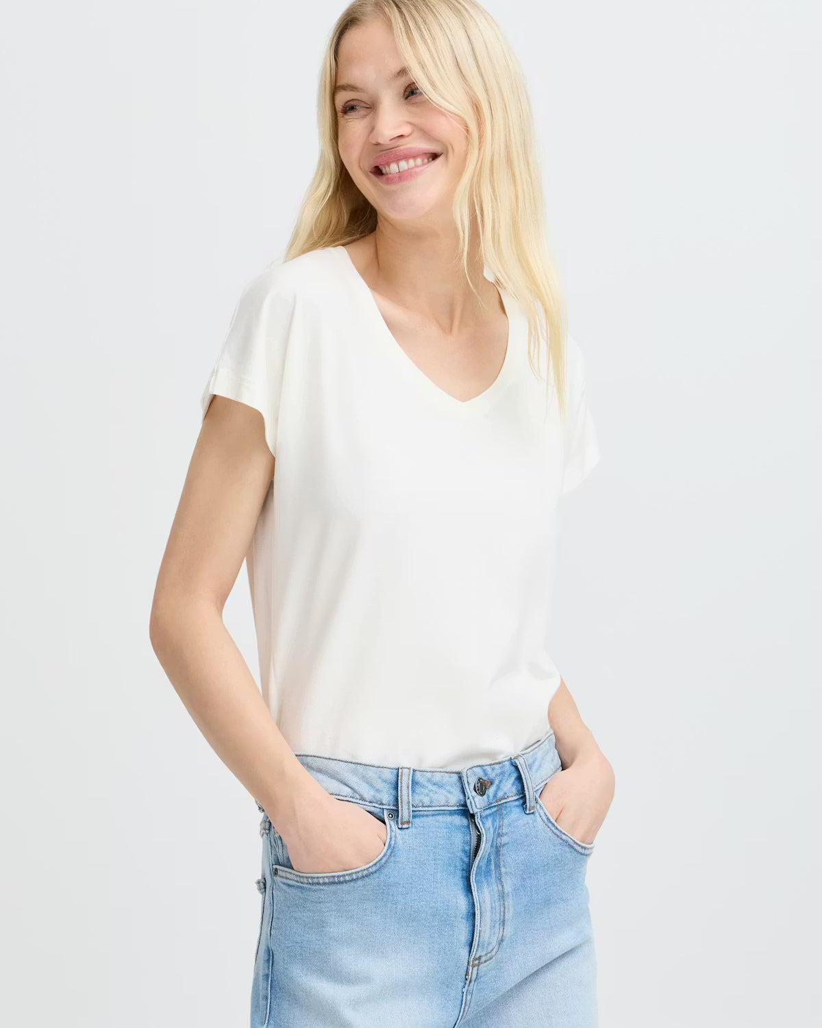 BYPAMILA Modern V-Neck Essential Tee