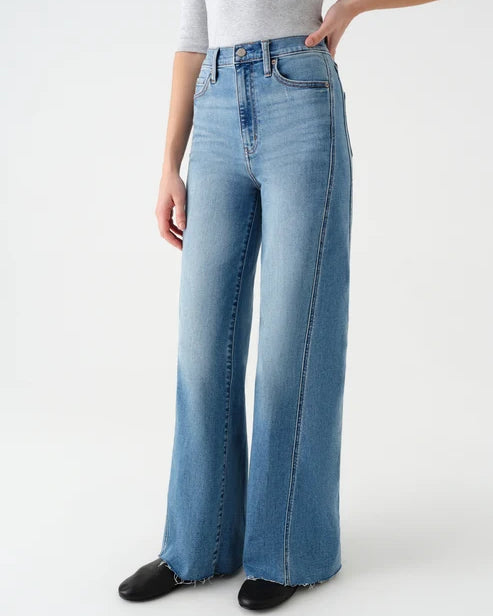 Daze Denim Far Out High Rise Wide in Make Believe