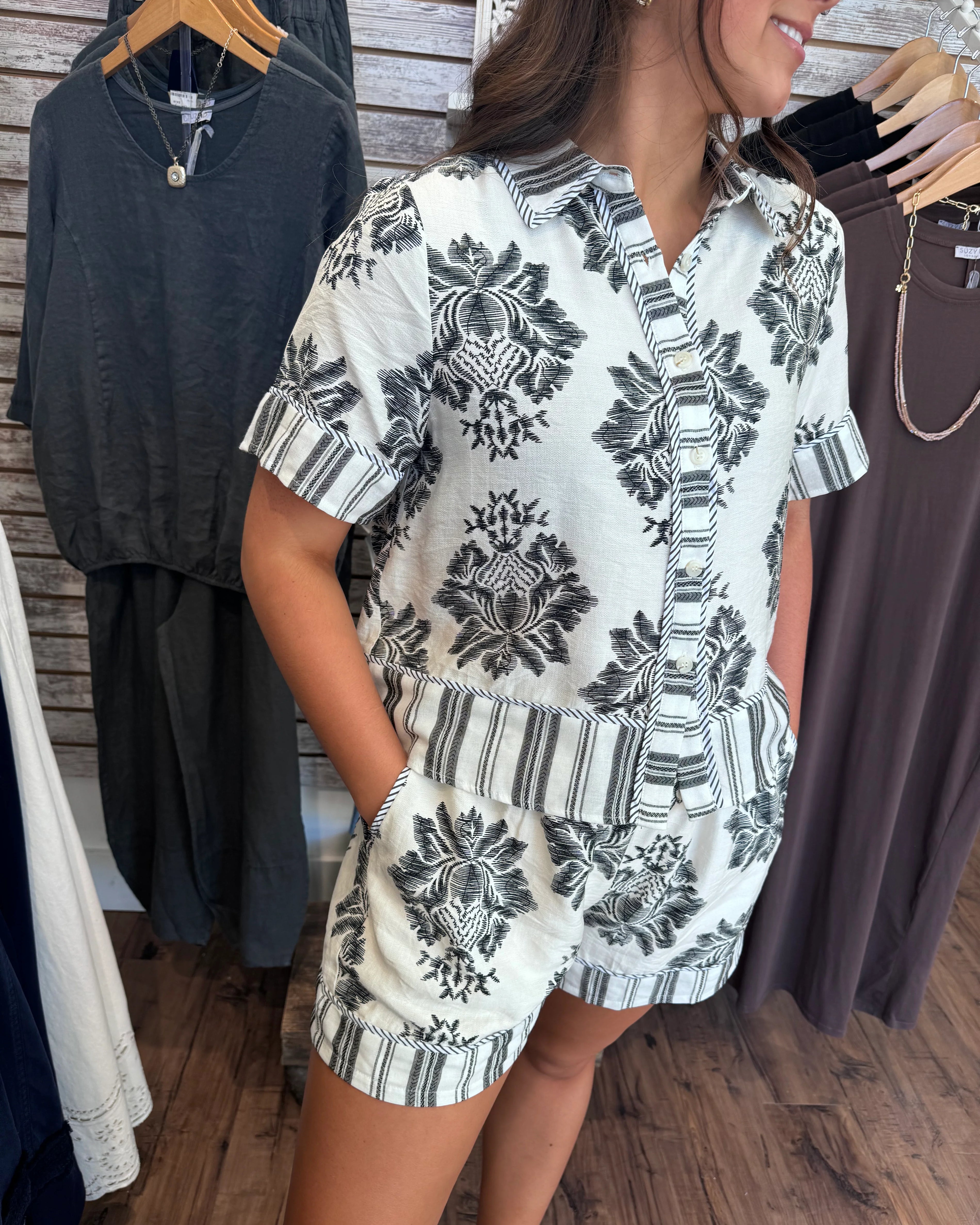 Doe & Rae Damask Print Short Sleeve Button Down Blouse