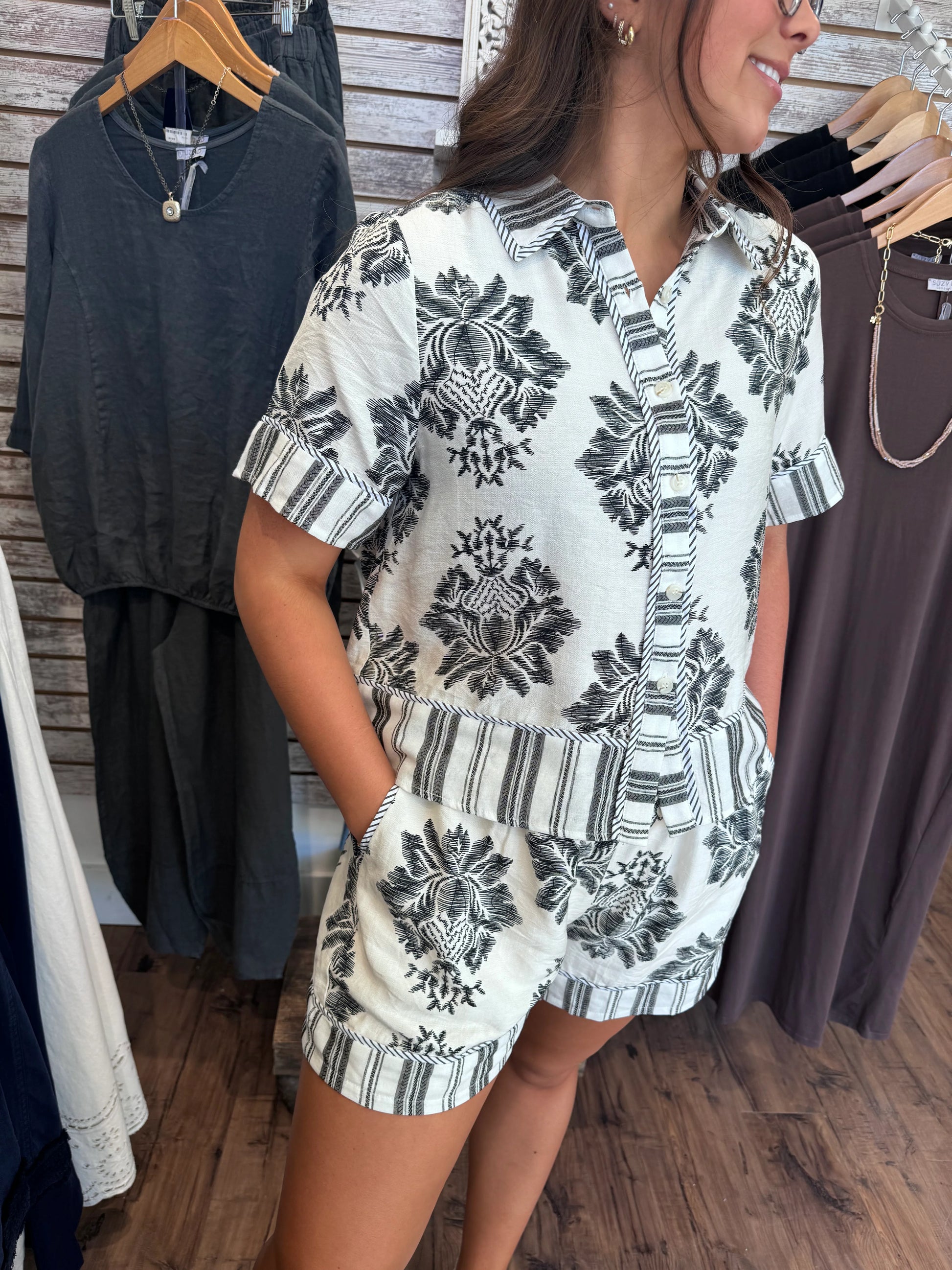 Doe & Rae Damask Print Short Sleeve Button Down Blouse