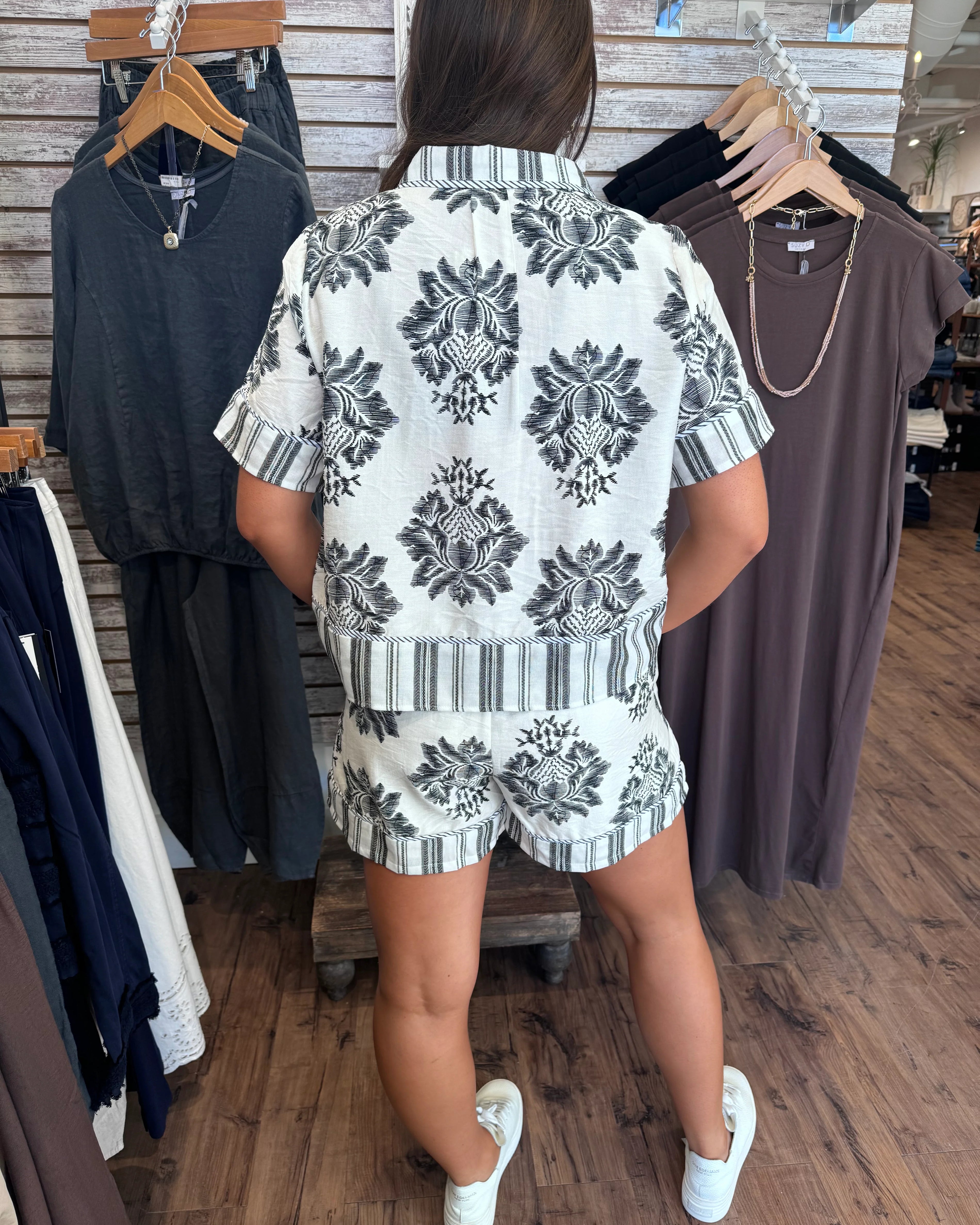 Doe & Rae Damask Print Short Sleeve Button Down Blouse