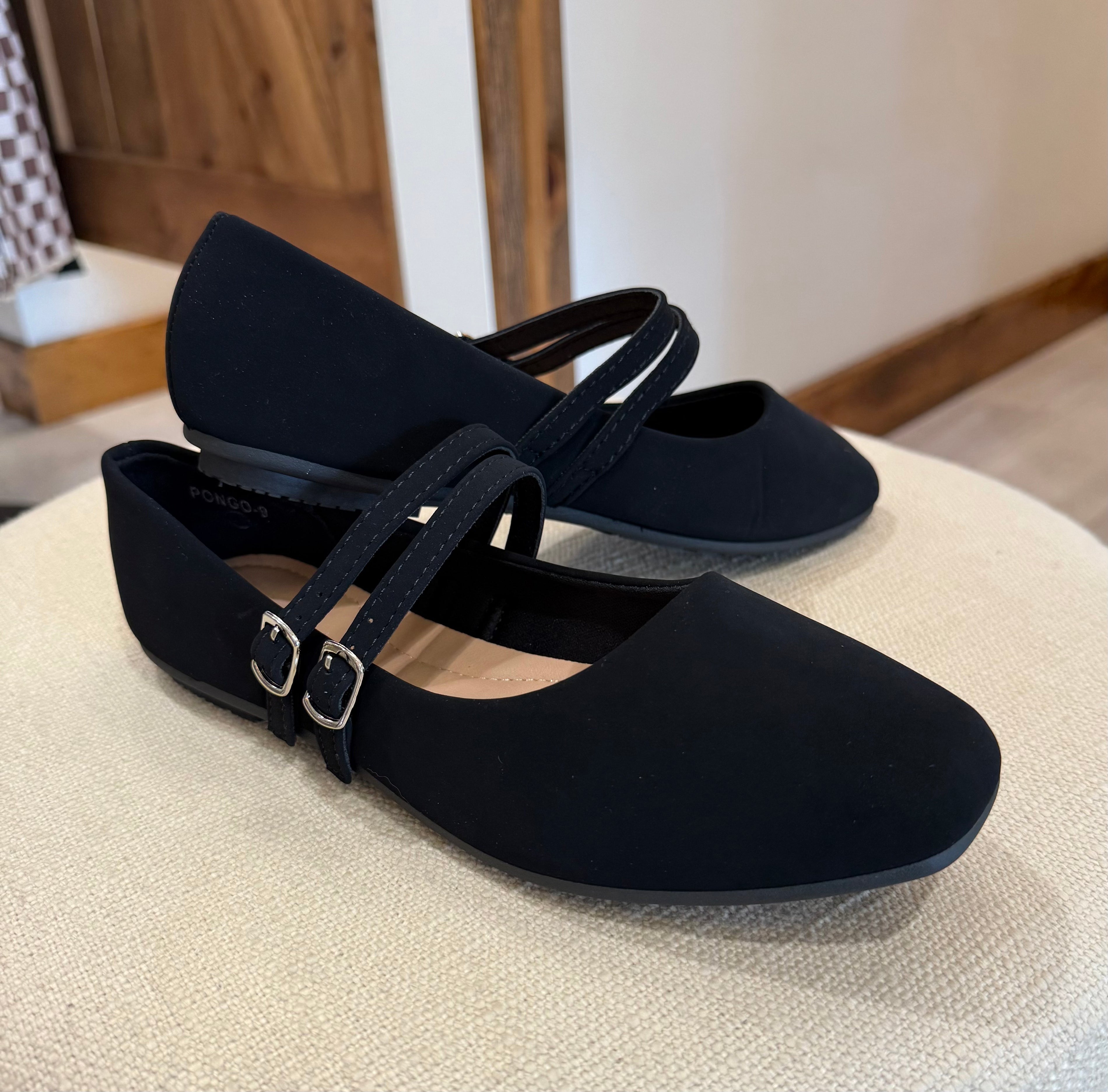 Black Top Moda Ballet Flats