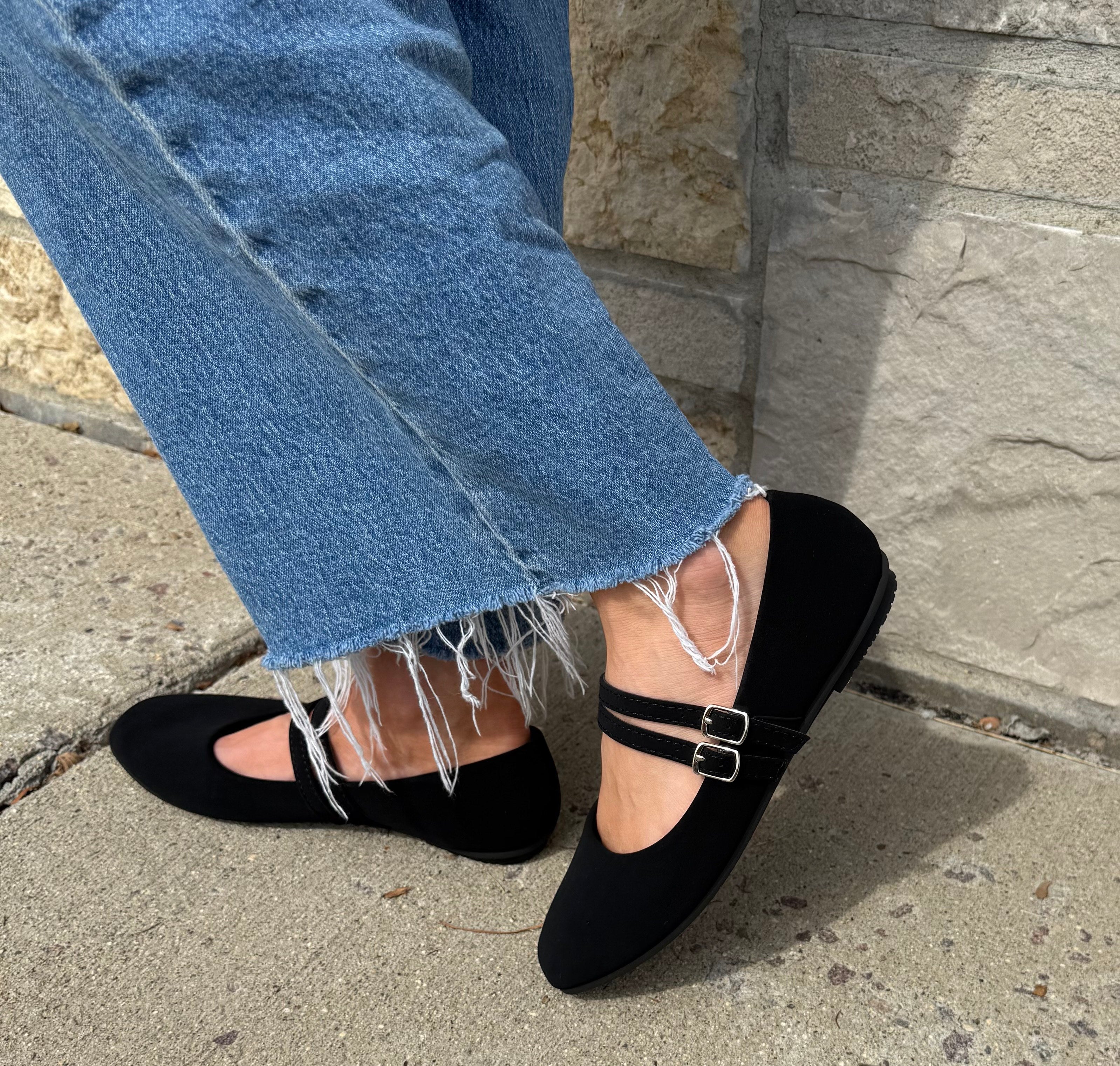 Black Top Moda Ballet Flats