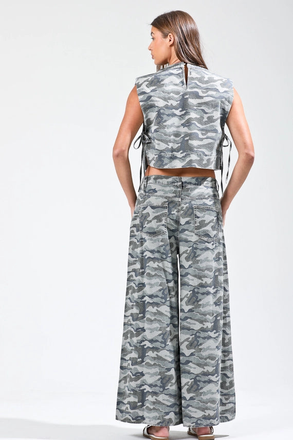NoaBoa Wide Camo Pants
