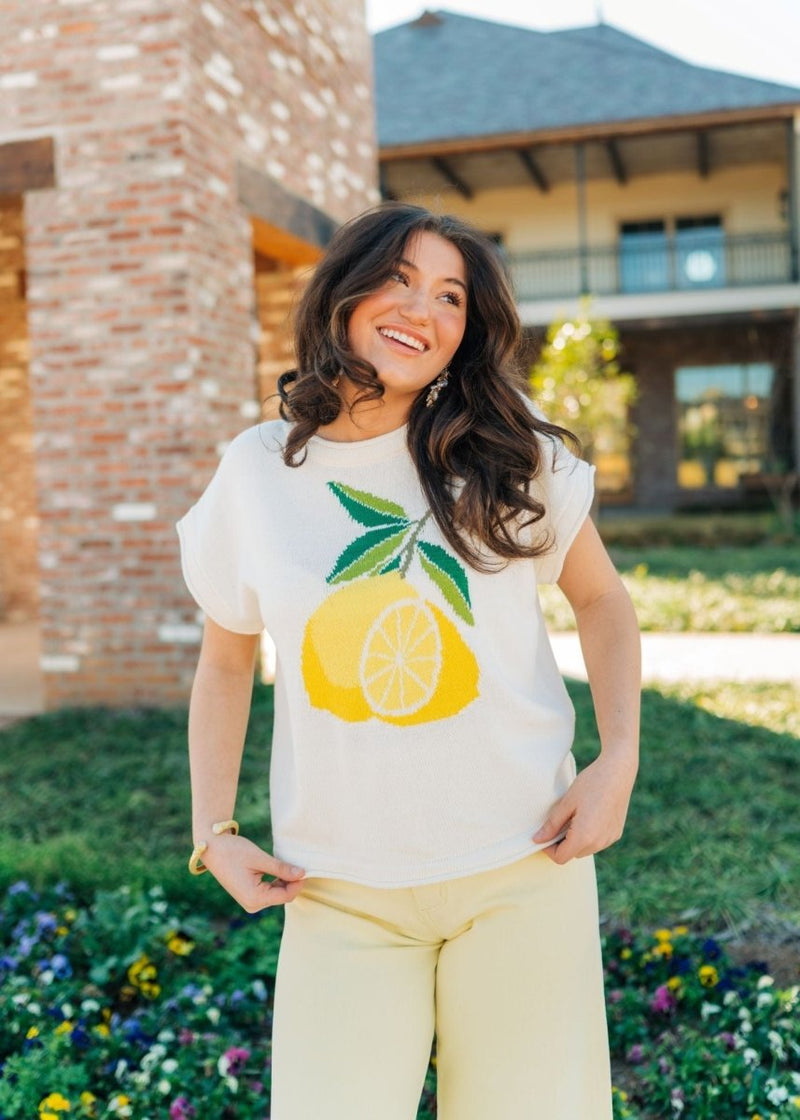 She & Sky Women's Lemon Graphic Short Sleeve Knit Sweater Top