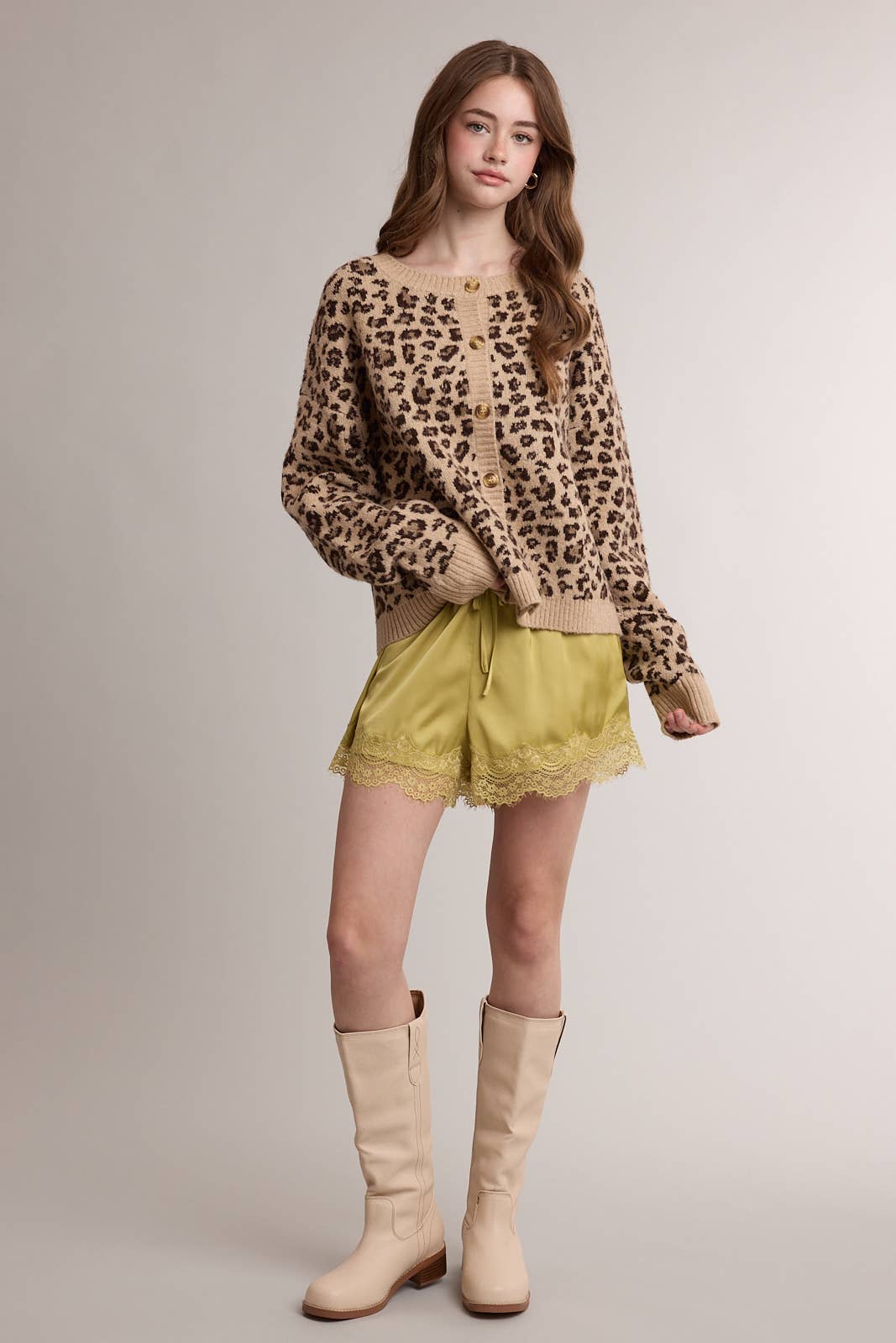 SCALLOP LACE TRIM SATIN SHORTS / WL26-12795